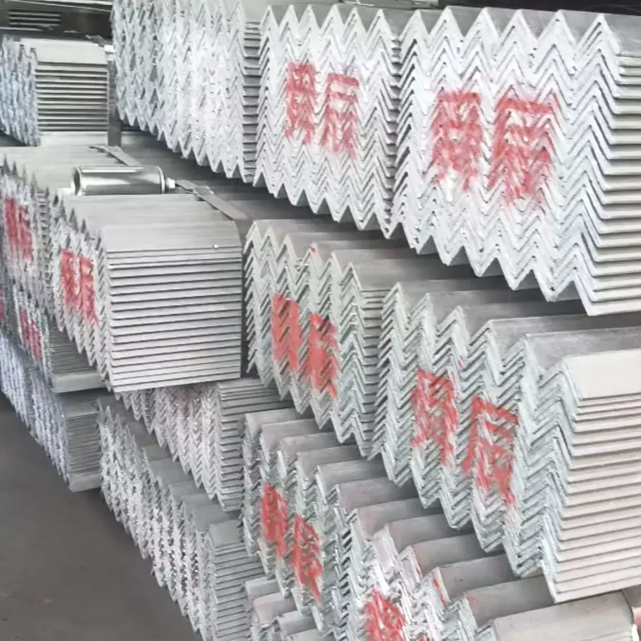 Apa ndadekake Angle Steel pilihan ndhuwur kanggo construction menara transmisi?