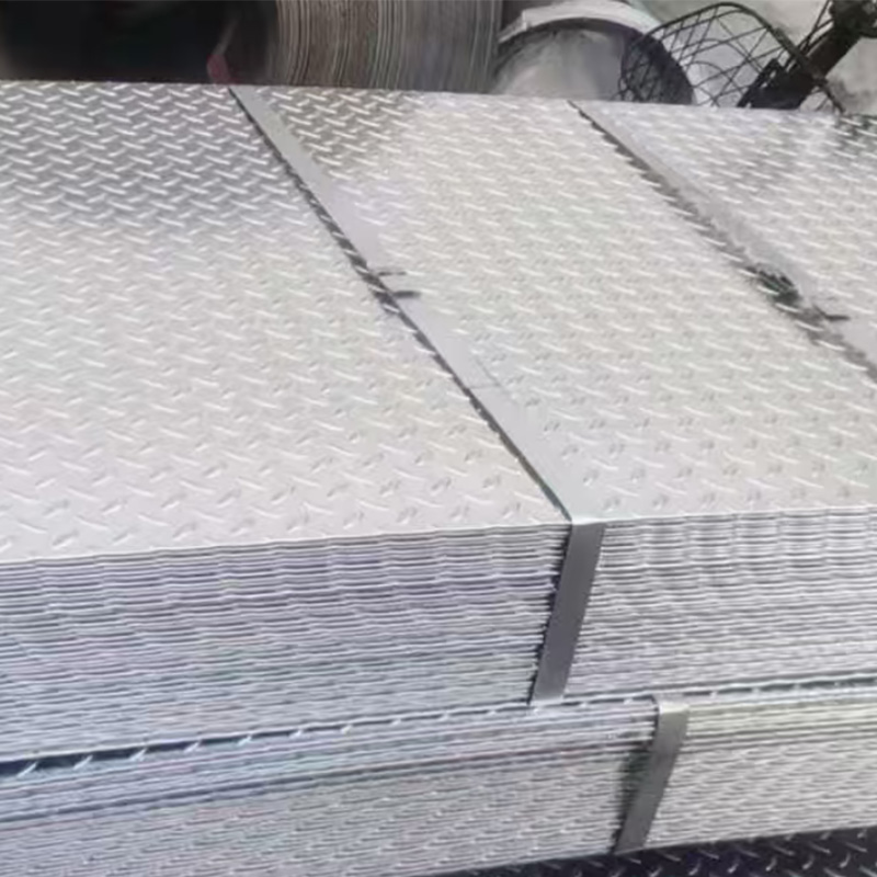 Plat Baja Kotak-kotak